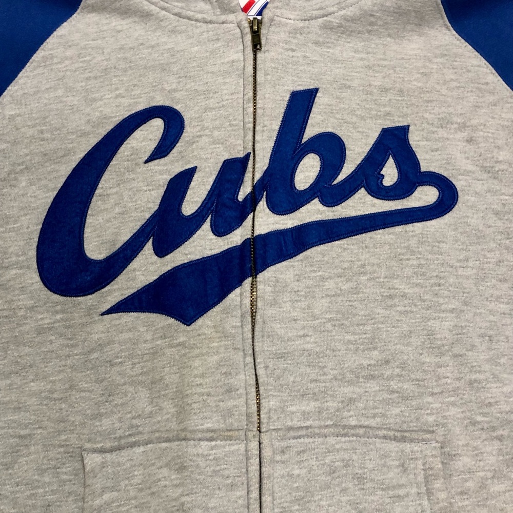Majestic Cub’s Mens zip up jacket.  Size large.